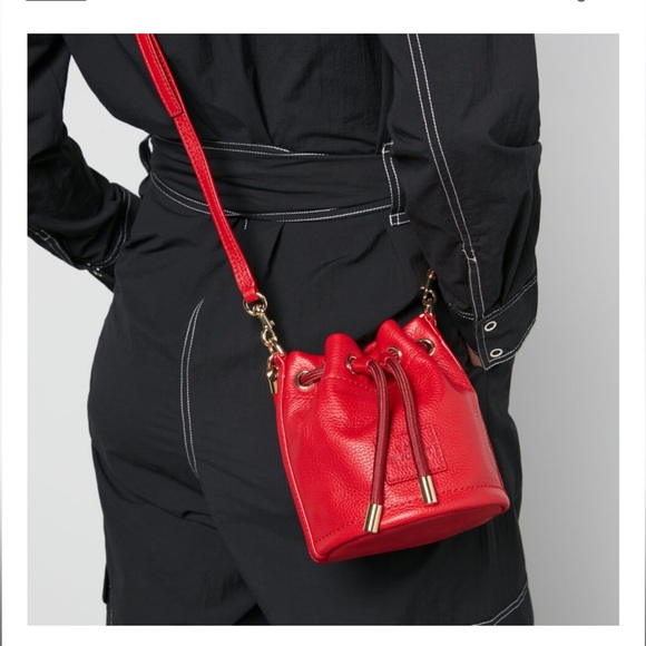 NEW! MARC JACOBS THE LEATHER MINI BUCKET BAG W/ dust bag color true red - Picture 3 of 6